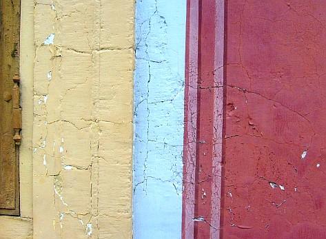 Kinaslott Drottningholm : La couche de tableau endommage à la façade - la peinture de silicate de dispersion (a nommé trompeurment comme un minéral revêtant/peignant) sur le mortier de cementous/rend/le plâtre