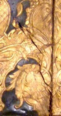 Le château de Rococo-jardin/le palais de plaisir : Le papier peint de cuir rusé, affranchi et doré dans la pièce de splendeur